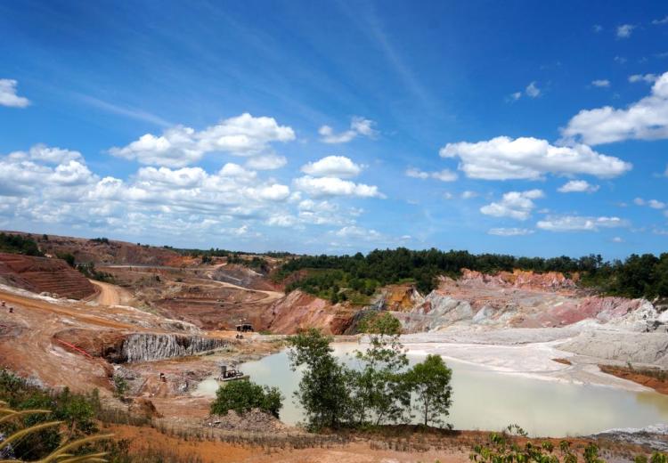 Pemandangan tambang timah di salah satu konsesi perusahaan timah di bangka.